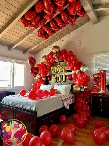 Theme: love
Foil helium hearts: 30pcs
Helium specialty: 2pcs
Balloon sign
Rose petals
Balloons on the floor
Balloon garland: 20ft